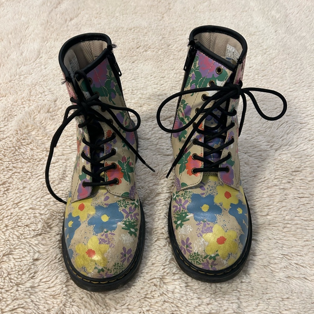 Doc Marten’s Women’s/Kids Floral Lace-Up Boots